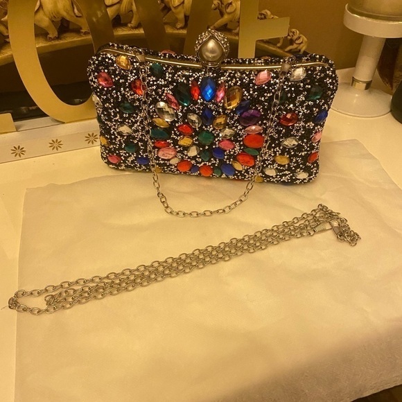 NWOT CRYSTAL AND SPARKLE EVENING BAG WITH 2 CHAINS - Picture 8 of 8